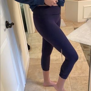 Beyond Yoga Navy Cropped Leggings